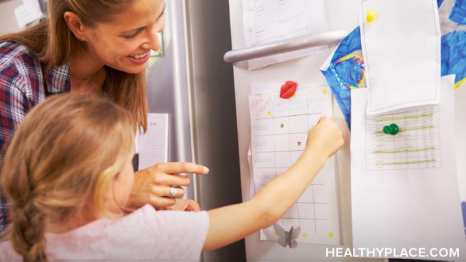 4 बाल व्यवहार संशोधन तकनीकों और अन्य प्रथाओं की खोज करें जो आपके बच्चे के व्यवहार में सुधार कर सकते हैं। HealthyPlace पर विवरण प्राप्त करें।