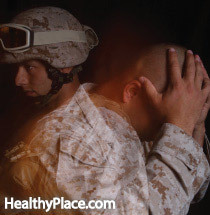 PTSD अक्सर सेना में उन लोगों द्वारा सामना किया जाता है, लेकिन युद्ध से संबंधित PTSD एकमात्र प्रकार नहीं है। अन्य लोग आघात और PTSD से पीड़ित हैं।