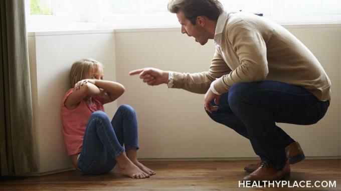 जटिल PTSD के साथ रहते हुए सफल पालन-पोषण चुनौतीपूर्ण हो सकता है, लेकिन असंभव नहीं। जानें कि आप कैसे स्वस्थ माता-पिता हो सकते हैं।