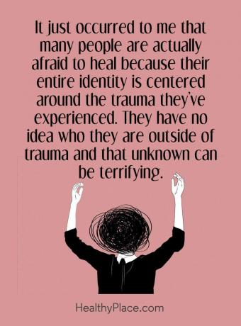मानसिक बीमारी उद्धरण - यह सिर्फ मेरे लिए हुआ है कि बहुत से लोग वास्तव में चंगा करने से डरते हैं क्योंकि उनकी पूरी पहचान उस आघात के आसपास केंद्रित होती है जिसका उन्होंने अनुभव किया है। उन्हें कोई पता नहीं है कि वे किस आघात से बाहर हैं और यह अज्ञात भयानक हो सकता है।