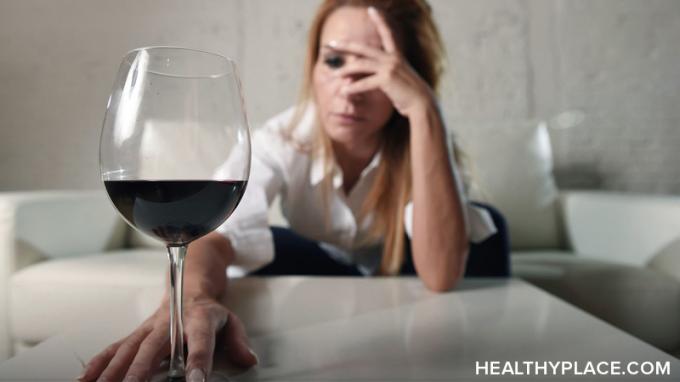 अवसाद और शराब के बीच एक मजबूत रिश्ता है। हेल्दीप्लस पर जानें कि शराब और अवसाद एक दूसरे को कैसे प्रभावित करते हैं।