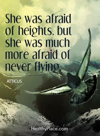 मानसिक बीमारी बोली - वह ऊंचाइयों से डरती थी, लेकिन सी कभी नहीं उड़ने से बहुत अधिक डरती थी।