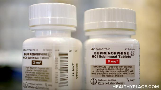 ओपिओइड प्रिस्क्रिप्शन दर्द निवारक दवाओं की सूची, उनके उपयोग और कैसे लोग जो ओपिओइड की गोलियां लेते हैं, वे वैध उपयोग से दुरुपयोग तक जाते हैं। हेल्दीप्लस पर विवरण।