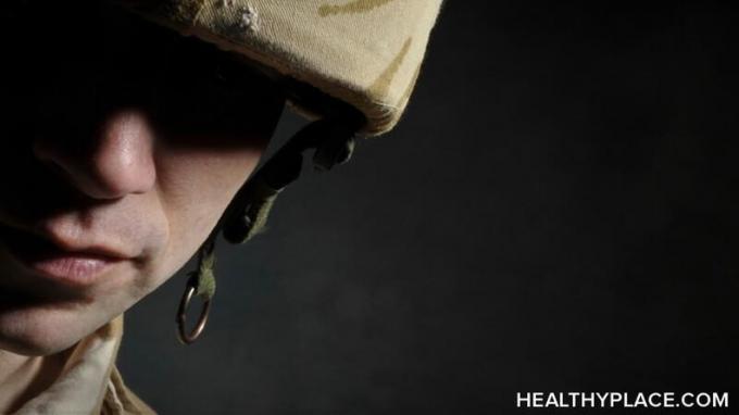 हम मुकाबला PTSD को एक विशिष्ट प्रकार के PTSD के रूप में परिभाषित करते हैं जो पुरुषों और महिलाओं द्वारा अनुभव किया जाता है जो युद्ध में रहे हैं। मुकाबला PTSD लक्षण और निदान के बारे में जानें।