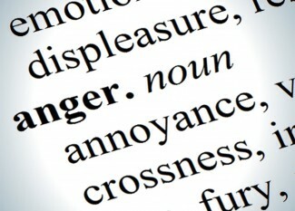 आप द्विध्रुवी विकार और क्रोध या क्रोध से कैसे निपटते हैं जो अक्सर इसके साथ होते हैं? इन सुझावों का पालन करके द्विध्रुवी विकार और क्रोध से निपटना सीखें। 