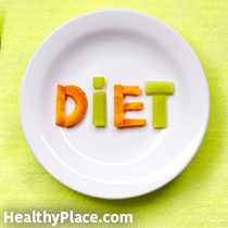 क्या आपका आहार आपके मानसिक स्वास्थ्य को प्रभावित कर सकता है? आप जो खाते हैं वह आपके शारीरिक स्वास्थ्य में फर्क कर सकता है। लेकिन आपका कितना आहार मानसिक स्वास्थ्य को प्रभावित करता है? इसे पढ़ें।