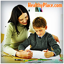 एक एडीएचडी बच्चे के लिए, स्कूल का होमवर्क करना मुश्किल हो सकता है। इन 6 सरल चरणों के साथ होमवर्क के साथ अपने एडीएचडी बच्चे की मदद करना सीखें।